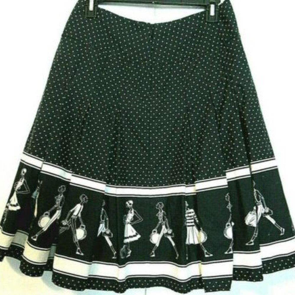 Pleated Skirt Size 4 Black/White Dot & Women's Art